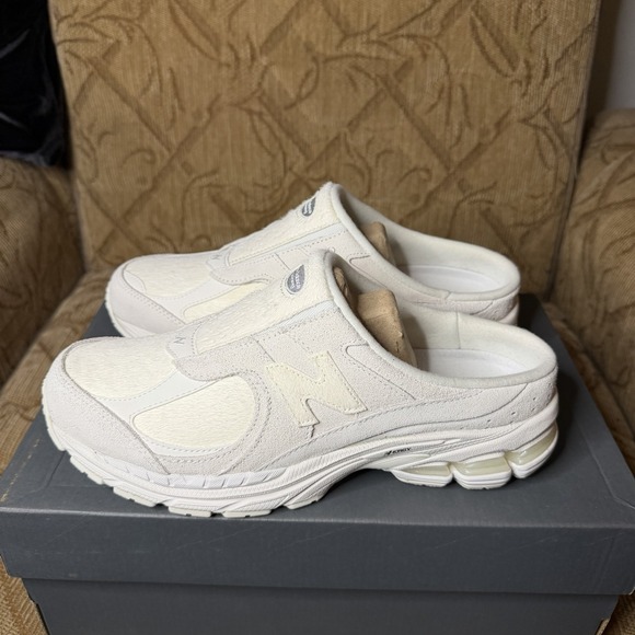New Balance 2002R Mule Slip On Men's Size 8 Beige New